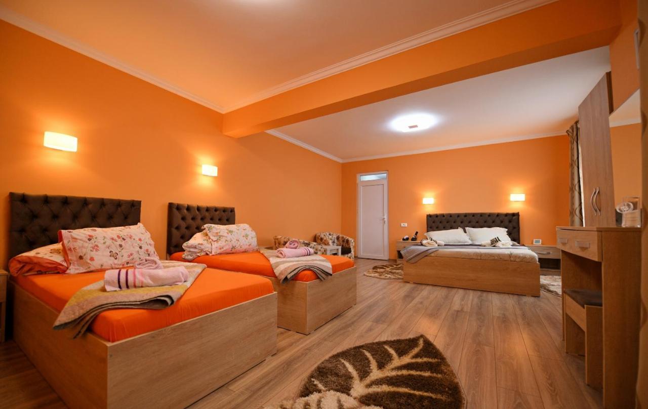 Apartament Trident Haţeg Buitenkant foto