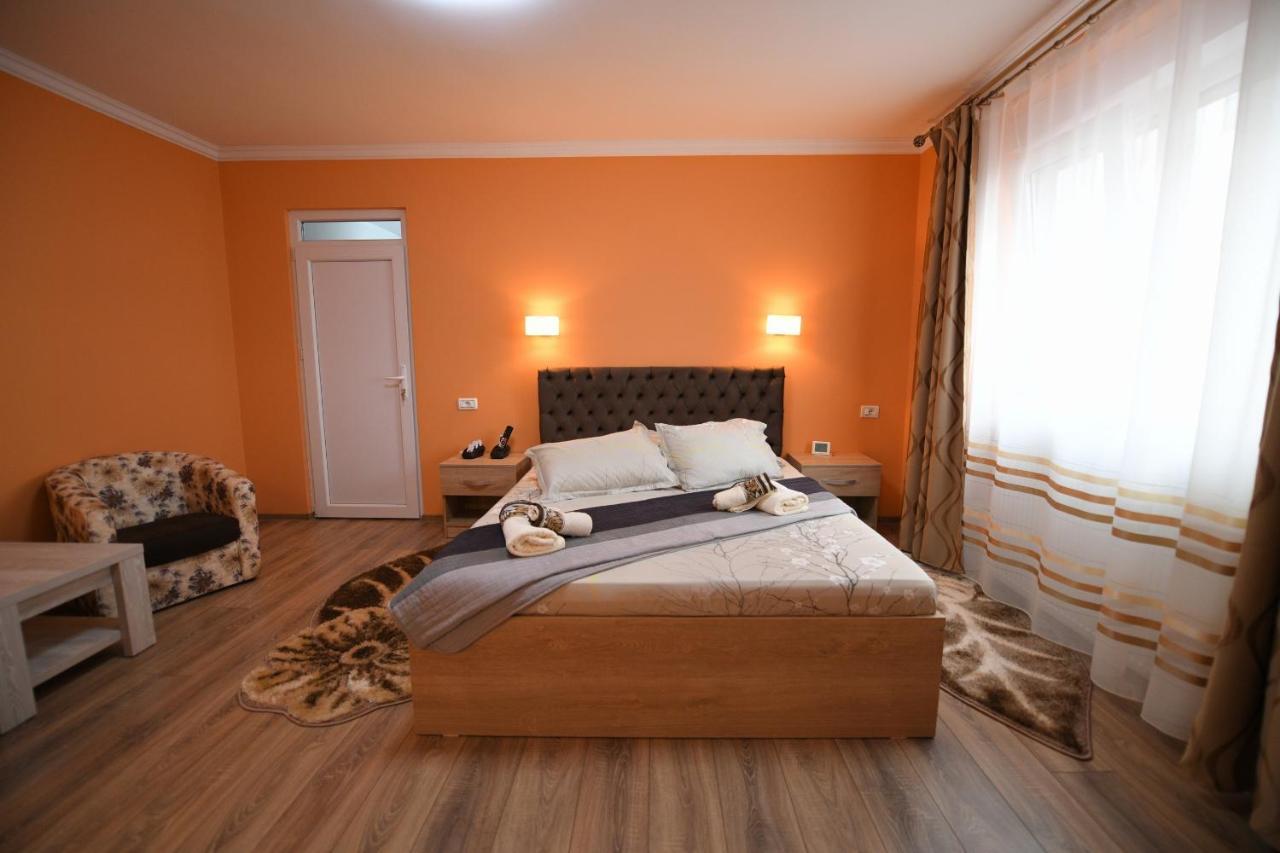 Apartament Trident Haţeg Buitenkant foto
