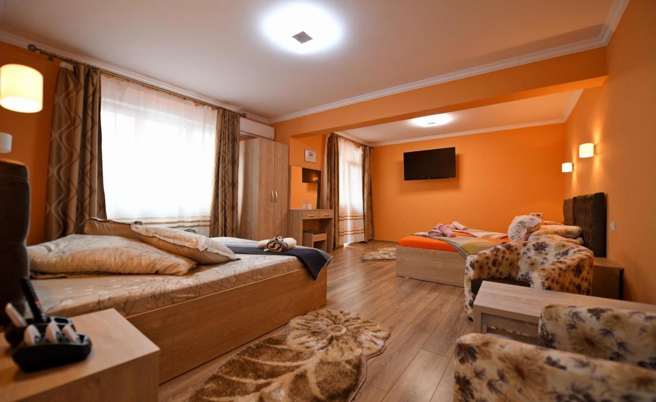 Apartament Trident Haţeg Buitenkant foto