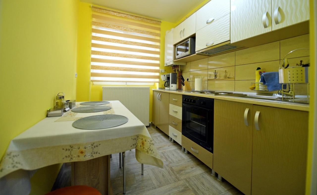 Apartament Trident Haţeg Buitenkant foto